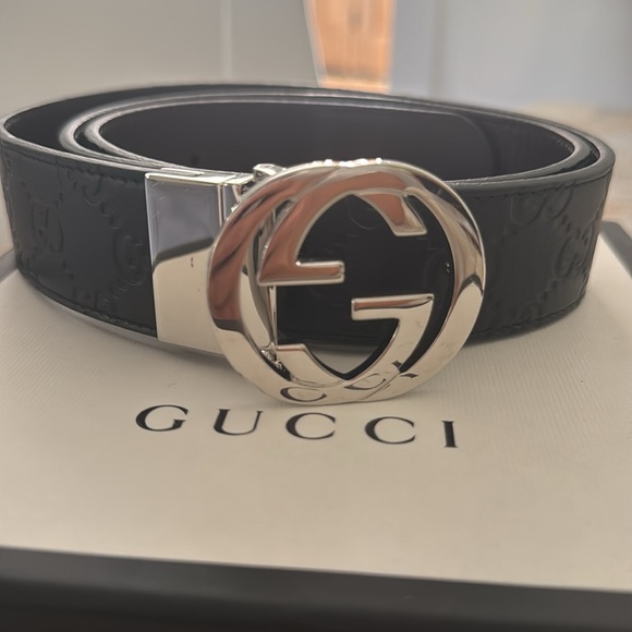 Authentic Gucci Belt Reversible - Picture 4 of 13